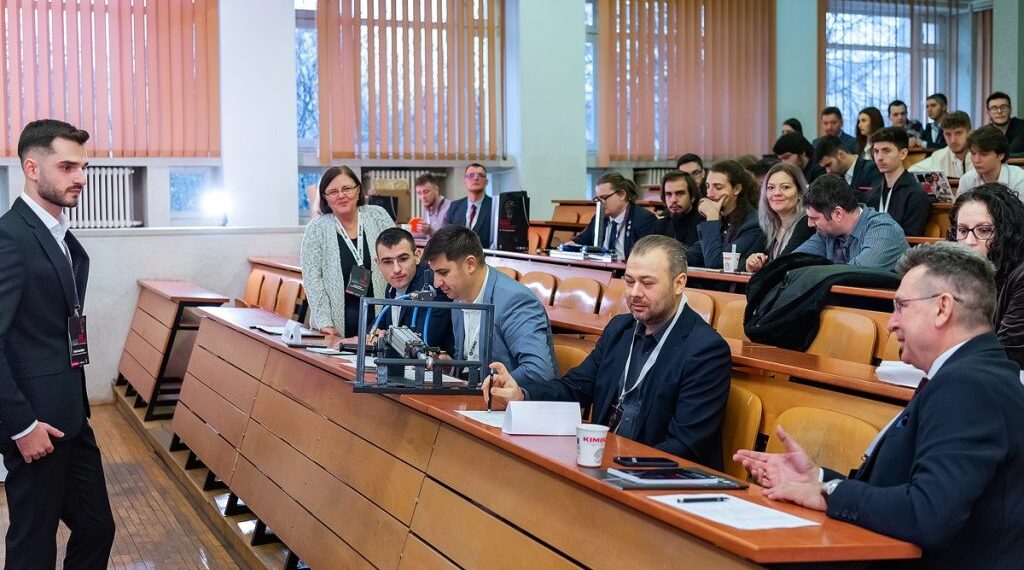 Patru studenți din Oradea, premiul special al companiei Sonovision  pentru dezvoltarea unui sistem decizional bazat pe logica fuzzy pentru programarea producției obținute prin injecție de mase plastice
