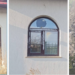 Vandali. Au spart toate geamurile unei familii din Santandrei între Crăciun și Anul Nou
