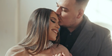 Andrada Oros a lansat o noua melodiei împreună cu iubitul ei: „O viață împreună”. A ajuns sa aibă propria formație după ce a fost trădată de cea mai buna prietena