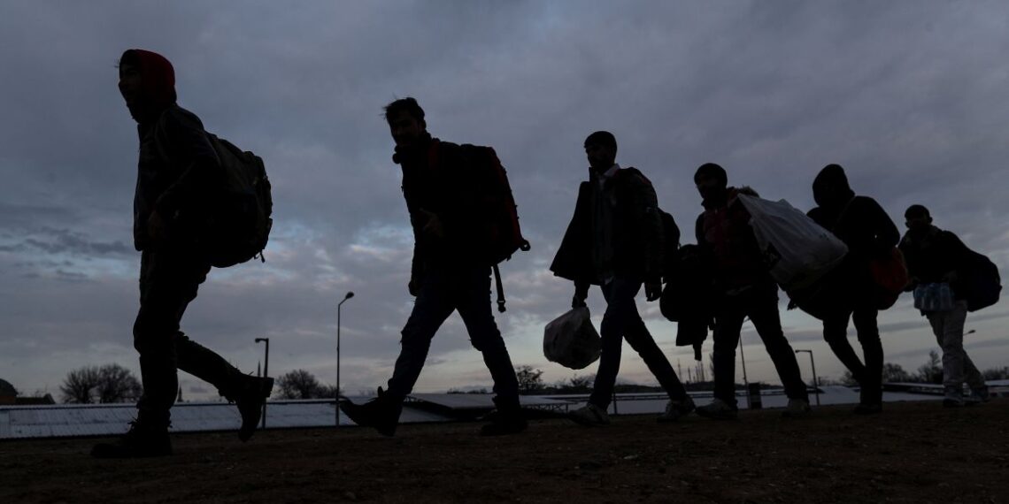 Tribunalul Bihor a dispus achitarea unui inculpat într-un dosar de trafic de migranți