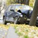 Un orădean, aflat în stare de ebrietate, a intrat cu mașina într-un copac