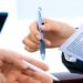 ÎCCJ: transformarea posturilor de natură contractuală în posturi aferente funcțiilor publice este o obligație legală care trebuia îndeplinită din oficiu