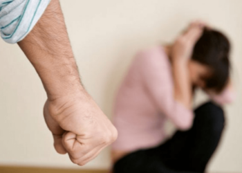 Condamnat la închisoare cu suspendare după ce și-a agresat soția și a lipsit-o de libertate