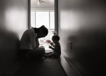 Nou-născut abandonat într-o groapă: Adolescentă condamnată la 3 ani de internare într-un centru educativ