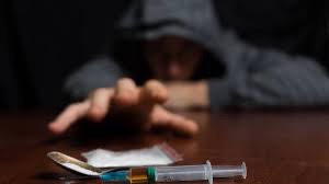 Fenomenul ascuns al drogurilor în școli: limbaje codificate, simboluri și rețele clandestine