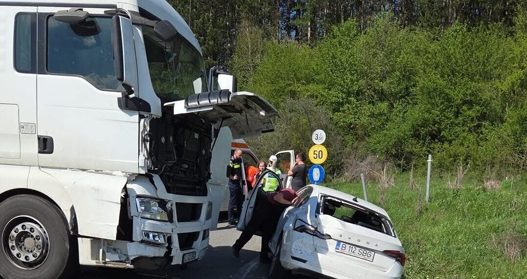 Accident grav pe DN1: mașină făcută praf după o coliziune cu un TIR la Izvorul Crișului