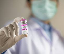Vaccinarea anti-HPV devine gratuită pentru tinerii între 11 și 26 de ani