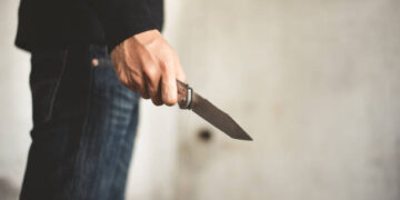 Scena groazei cu cuțitul în mână: teroare într-o gospodărie din Bihor