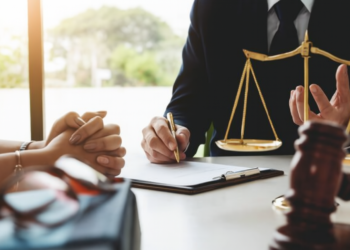 CCR hotărește :  propunerea ca Instanțele să nu mai poată reduce din oficiu onorariile avocaților incluse în cheltuielile de judecată a fost declarată neconstituțională. UNBR  ia act de decizie.