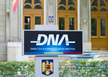 Direcția Națională Anticorupție :  Ofițer al Brigăzii de Operațiuni Speciale  reținut  și cercetat pentru șantaj. Un alt ofițer de poliție are calitate de suspect. Prețul tăcerii 120.000 euro, telefoane iPhone și un BMW !
