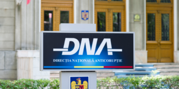 Direcția Națională Anticorupție :  Ofițer al Brigăzii de Operațiuni Speciale  reținut  și cercetat pentru șantaj. Un alt ofițer de poliție are calitate de suspect. Prețul tăcerii 120.000 euro, telefoane iPhone și un BMW !