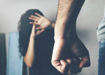 Scandal cu alcool, violență și agresiune: Pedeapsă blândă pentru un bărbat violent ce a lovit două femei și a sfidat legea