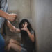 Scene de groază în Bihor: Femeie bătută cu toporul, dar agresorul scapă