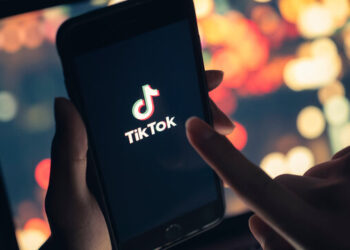Șoc pe TikTok: un tânăr din Bihor și-a scos organul genital și a amenințat cu moartea alte persoane