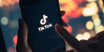 Șoc pe TikTok: un tânăr din Bihor și-a scos organul genital și a amenințat cu moartea alte persoane