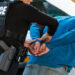 Scene șocante în Oradea: un bărbat a scuipat polițiști, a urlat amenințări și a fost iertat de justiție