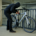Mandat de arestare pentru un hoț din Măgești – a escaladat gardul și a furat o bicicletă