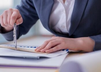 Contract de prestări în servicii: competenţa instanţelor române de soluţionare a litigiului în raport cu  locul de executare a obligaţiei contractuale | Jurisprudență ÎCCJ