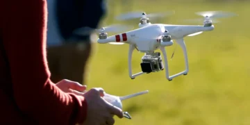Dronele intră în curțile românilor: cum vrea statul să descopere construcțiile nedeclarate