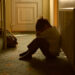 Scene de groază în familie: părinți bețivi și violenți și-au alungat copiii în frig