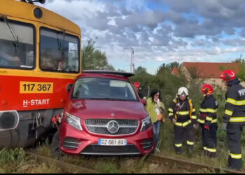 Accident la Salonta: Un tren a deraiat după impactul cu o mașină