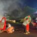 Mașină în flăcări după un accident pe DN76, în Hidișelu de Sus