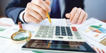 Jumătate de milion de angajați riscă să rămână fără loc de muncă, în timp ce 160.000 de firme se clatină