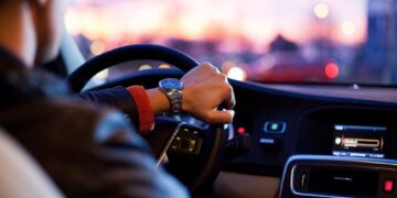 Restricții pentru șoferii începători: un nou proiect legislativ vizează limitarea accesului la mașini puternice
