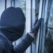 Furt în serie la Oradea: a spart locuințe, baruri și sedii, dar n-a scăpat de polițiști
