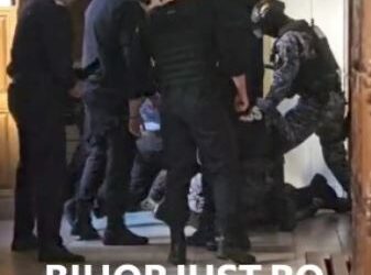 Incident violent la Curtea de Apel Cluj. Un deținut a fost evacuat cu forța din sala de judecată. Exemplară stăpânirea de sine a completului