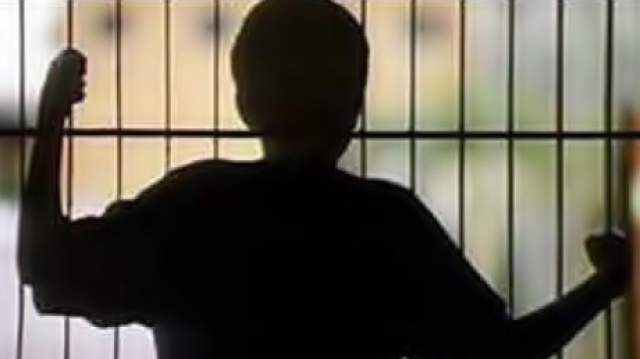 Minorii care încalcă legea, sub supraveghere mai strictă: pedepse educative mai lungi