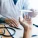 ÎCCJ: angajatorul nu poate emite decizia de concediere în perioada în care salariatul este în concediu medical
