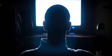 Șantaj cu 25.000 de euro și video sexual cu minor în Oradea: Tribunalul Bihor menține controlul judiciar