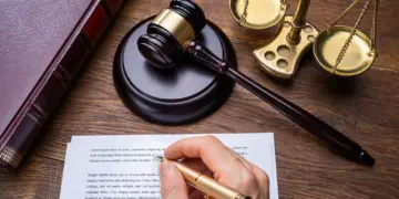 Lege nouă pentru victimele violenței domestice: asistență juridică obligatorie și pedepse mai dure pentru agresori