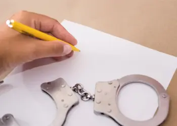 Inadmisibilitatea contestației împotriva încheierii prin care prima instanță se pronunţă asupra cererii de schimbare a încadrării juridice | JURISPRUDENȚĂ ÎCCJ