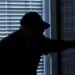 Hoț la 71 de ani! A spart o casă în toiul nopții și a plecat cu un geamantan plin de bunuri