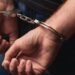 Tânărul acuzat de tentativă de omor, după ce a bătut un bărbat până l-a lăsat în comă, rămâne după gratii