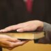 Posibilitatea ascultării ca martori a rudelor şi afinilor până la gradul al treilea inclusiv în cauzele având ca obiect partajul bunurilor comune dobândite în timpul căsătoriei | PRACTICĂ NEUNITARĂ
