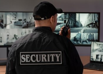 Antifrauda declanșează ofensivă națională: 62 de firme de pază, suspectate de evaziune și muncă la negru