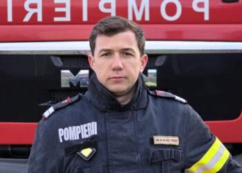 Erou în timpul liber: pompierul care și-a salvat mătușa de aproape 80 de ani din calea flăcărilor