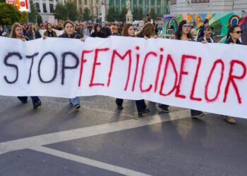 Senatul a adoptat legea pentru prevenirea femicidului: noi mecanisme de risc și modificări în Codul penal
