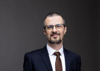 Av. Dan-Sebastian Chertes intră în cursa pentru Baroul Cluj: de la transparență la inteligență artificială. Vă prezentăm programul de candidatură