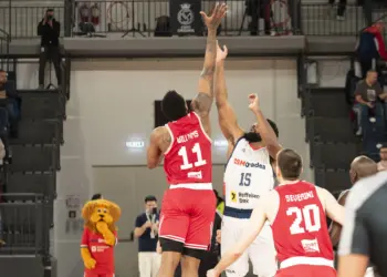 CSM CSU Raiffeisen Oradea obține a doua victorie în TOP 16 FIBA Europe Cup