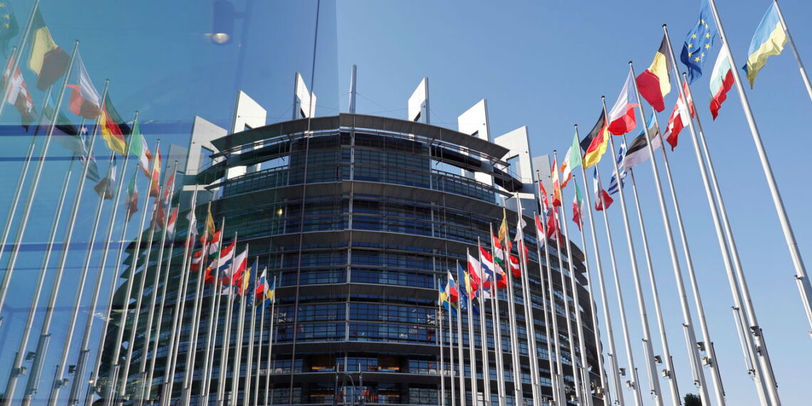 Parlamentul European recrutează avocați din România pentru asistență juridică