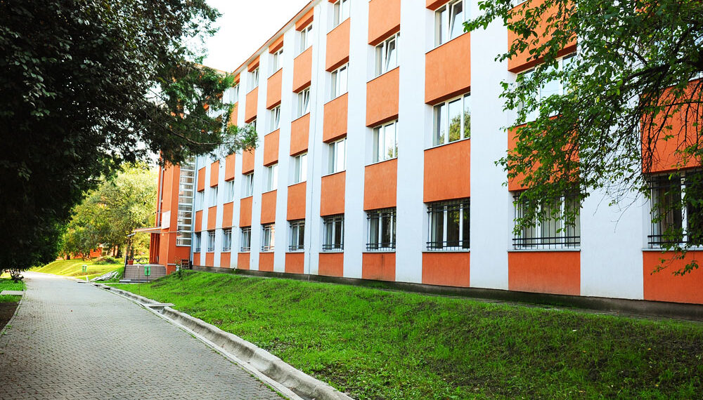 Razie matinală în căminele studențești din Cluj: aproape 600 de persoane legitimate de polițiști