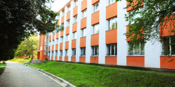 Razie matinală în căminele studențești din Cluj: aproape 600 de persoane legitimate de polițiști