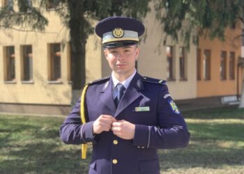 Complice la șpagă în uniformă: polițist de frontieră arestat într-un dosar cu „drum la ATM” pentru mită