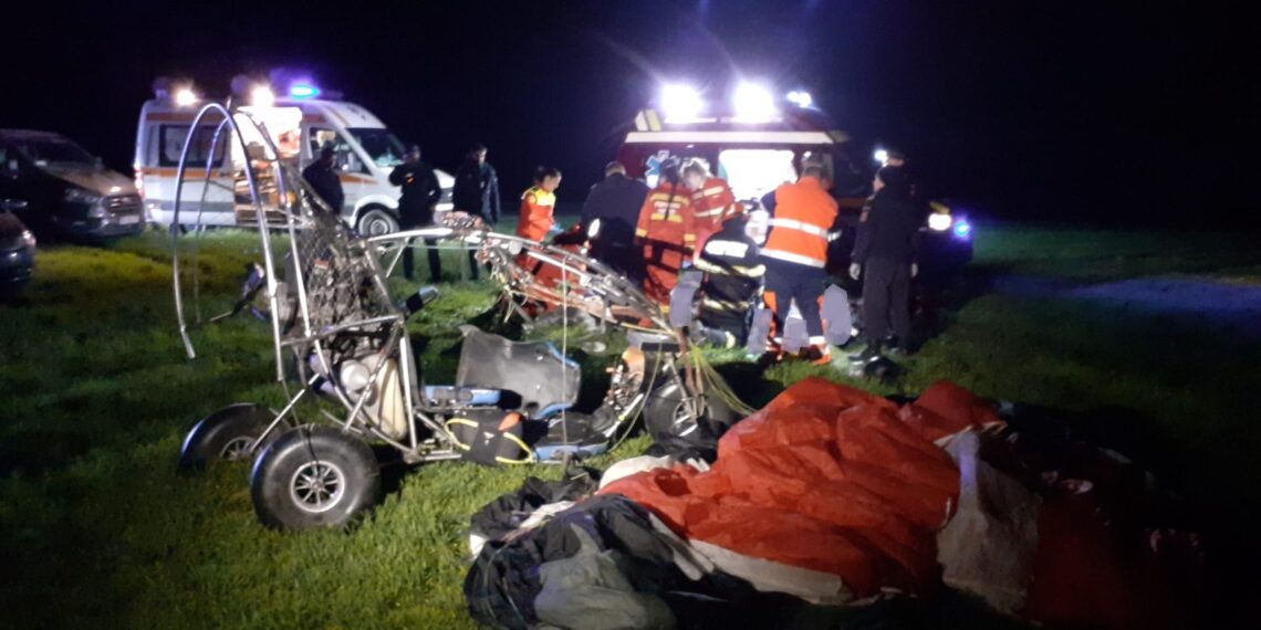 Tragedie în Bihor: două persoane au murit după prăbușirea unei parapante cu motor