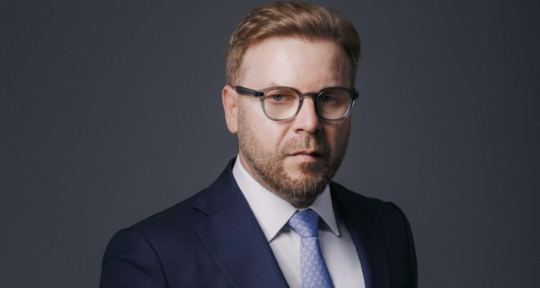 Interviu cu av. Mihail Udroiu: „Cel mai periculos judecător sau avocat nu este cel care greșește, ci cel care știe legea și o aplică greșit”. Despre limitele justiției și umanitatea din spatele dosarelor penale