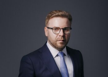 Interviu cu av. Mihail Udroiu: „Cel mai periculos judecător sau avocat nu este cel care greșește, ci cel care știe legea și o aplică greșit”. Despre limitele justiției și umanitatea din spatele dosarelor penale